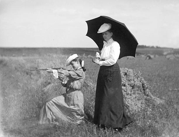 15 Stunning Vintage Photos of Women Posing with Guns
