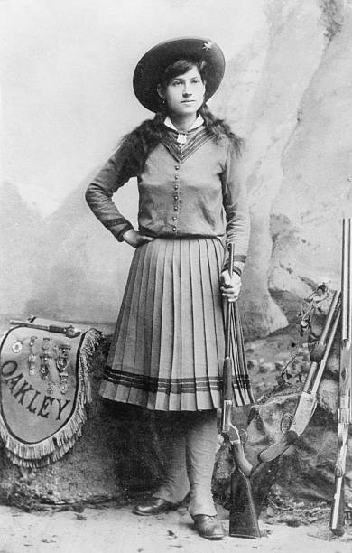 15 Stunning Vintage Photos of Women Posing with Guns