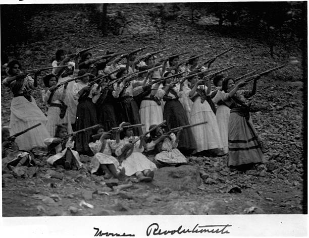 15 Stunning Vintage Photos of Women Posing with Guns