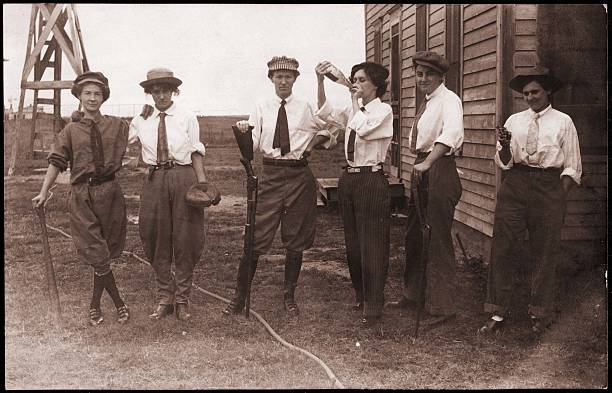 15 Stunning Vintage Photos of Women Posing with Guns