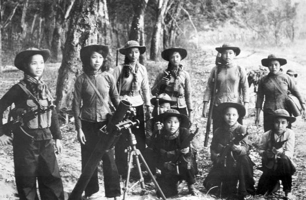 15 Stunning Vintage Photos of Women Posing with Guns