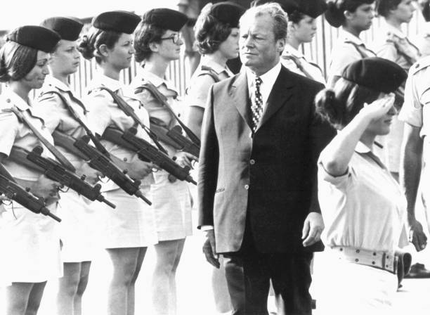 Powerful and Fearless: 15 Stunning Vintage Photos of Women Posing with Guns